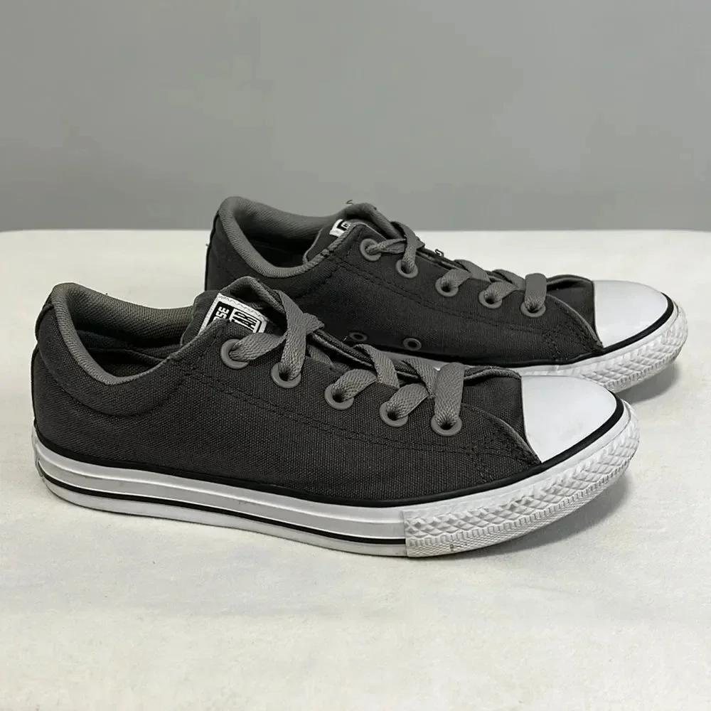 Converse || Junior Chuck Taylor All Star Classic Sneakers in Gray size 3.